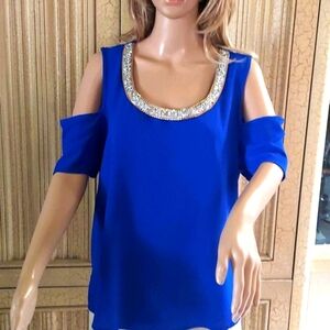 Cold shoulder dressy top